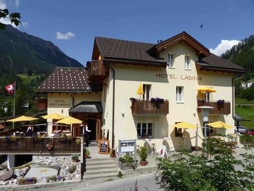 Hotel Ladina Berguen Exterior photo