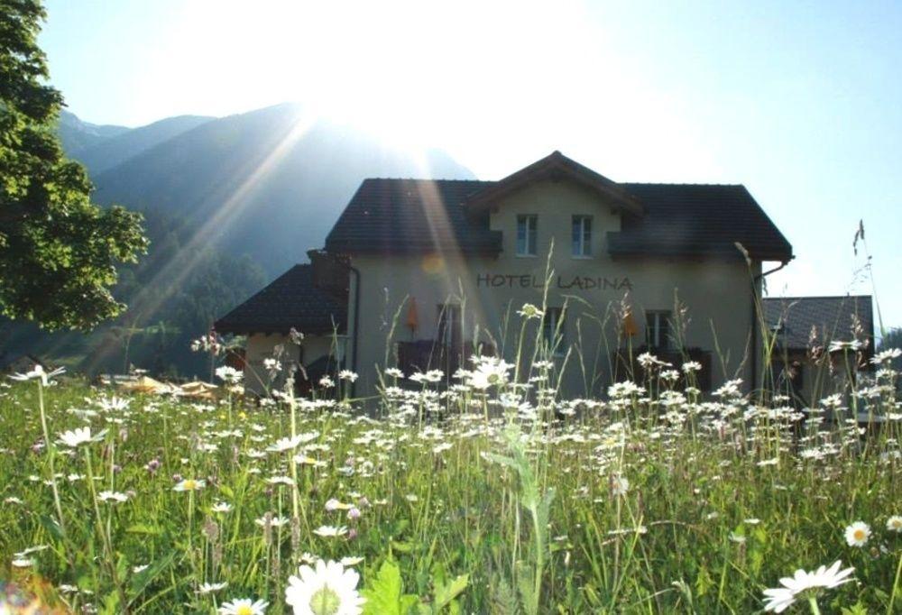 Hotel Ladina Berguen Exterior photo