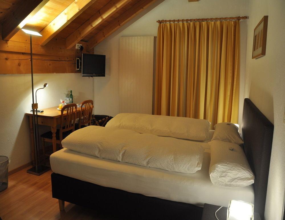 Hotel Ladina Berguen Exterior photo