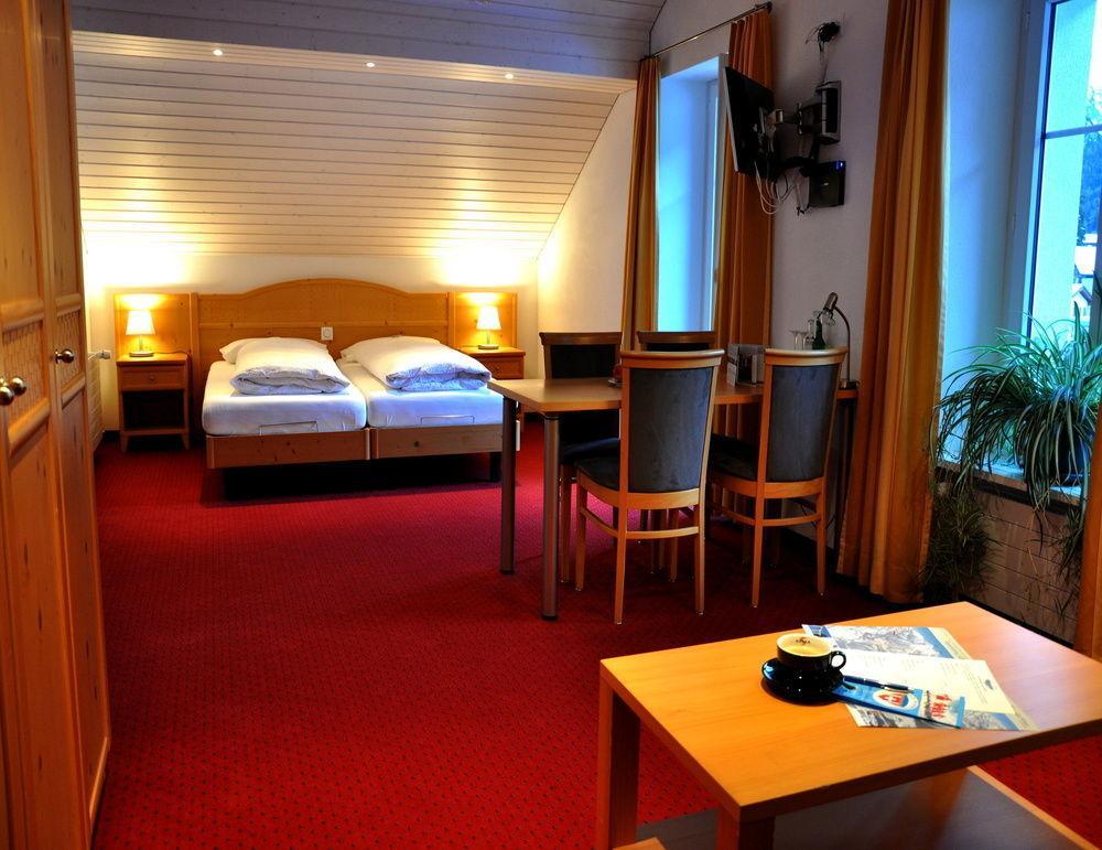 Hotel Ladina Berguen Exterior photo