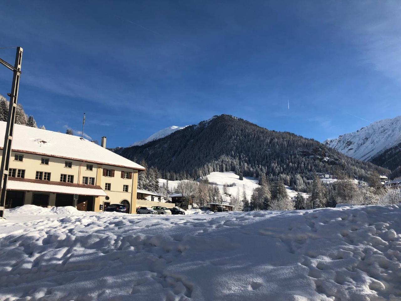 Hotel Ladina Berguen Exterior photo